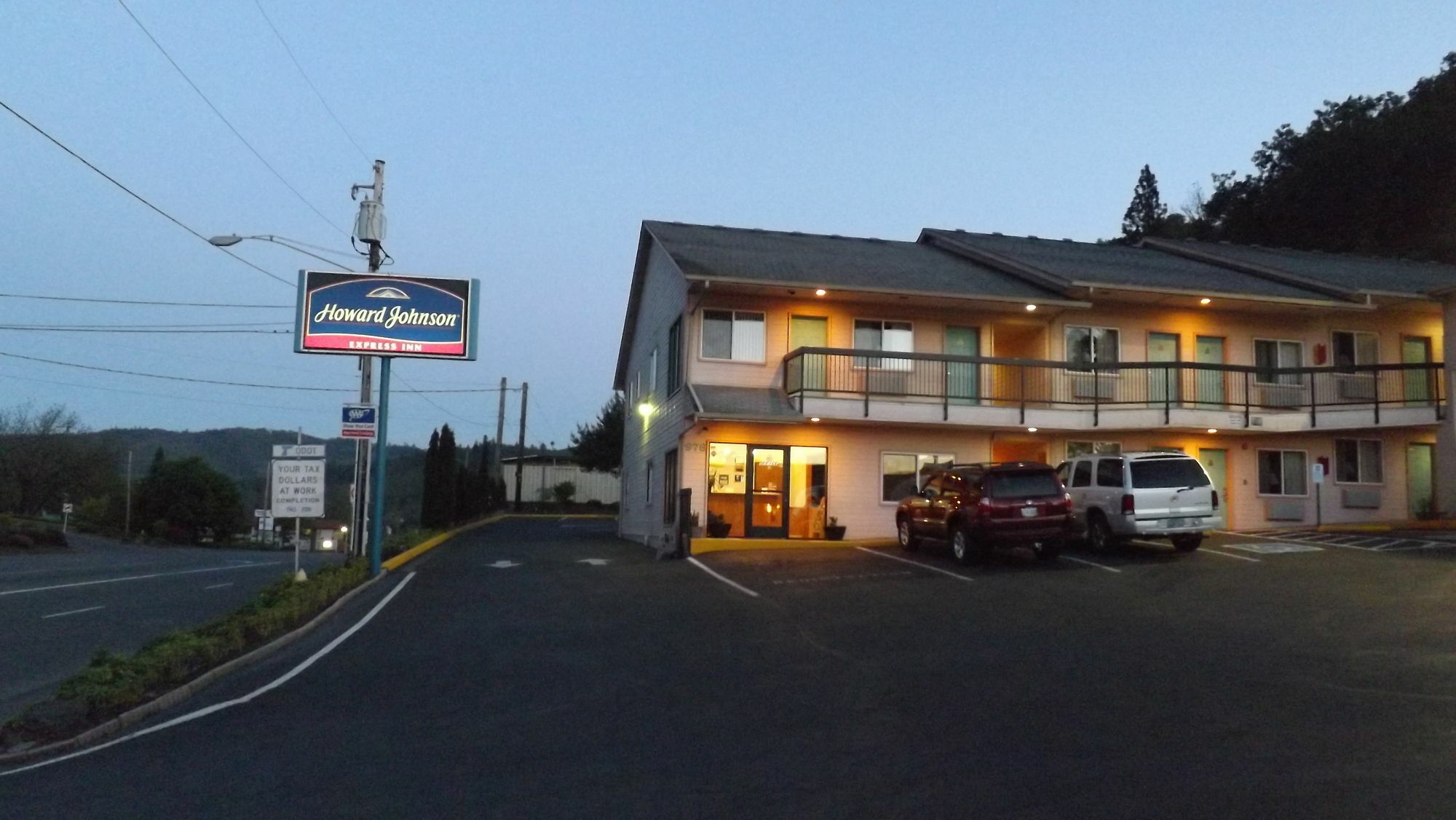 Howard Johnson By Wyndham Roseburg Hotel Exterior foto