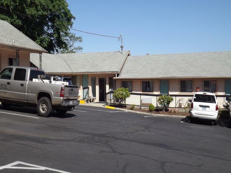 Howard Johnson By Wyndham Roseburg Hotel Exterior foto